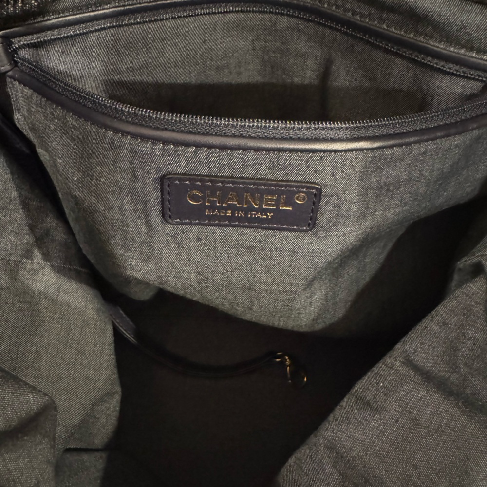 Chanel Bicolor Denim hobo tote bag - Picture 10 of 11